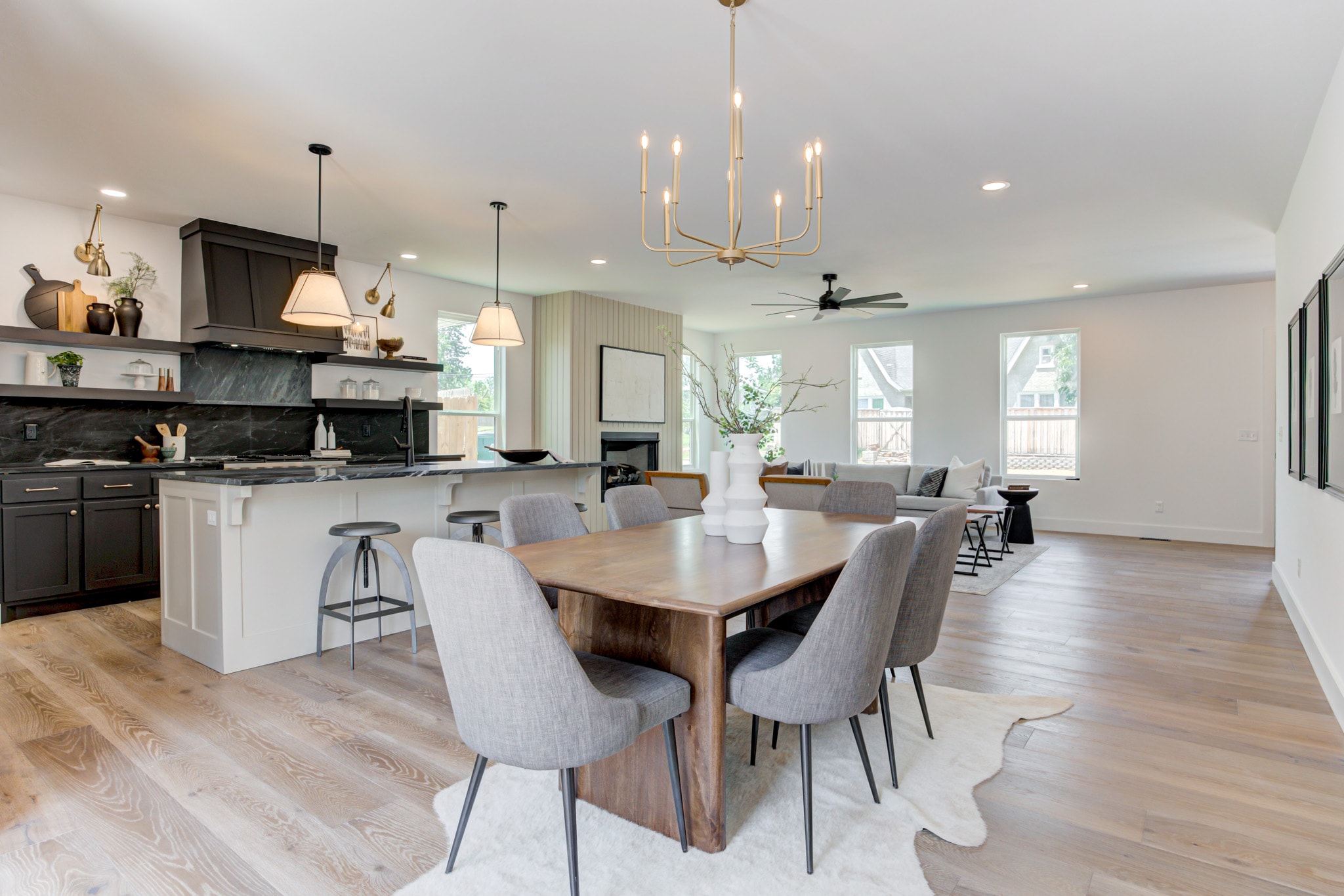 1014 NW 33rd St — kitchen and dining area with gold chandelier
