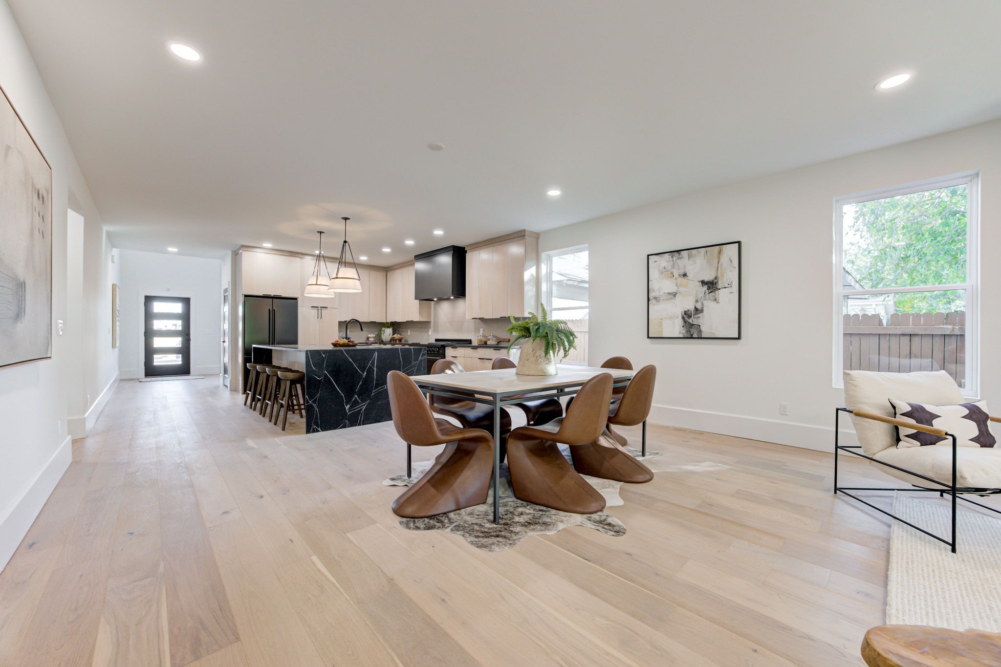 820 NW 67th St — open plan dining and kitchen